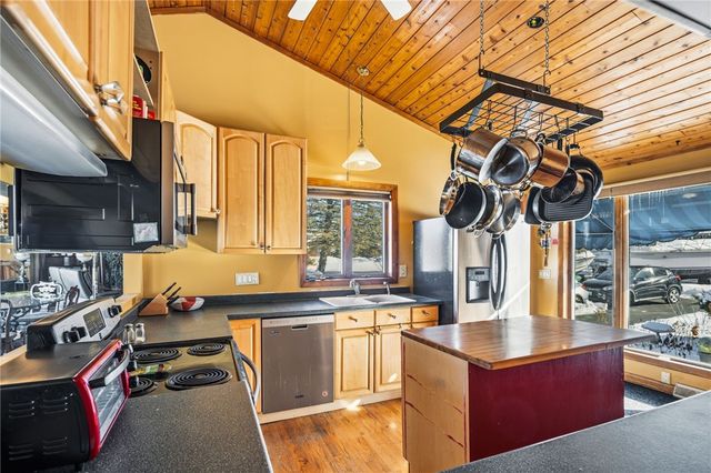 585 Meadow View Avenue, Warwick, RI 02889