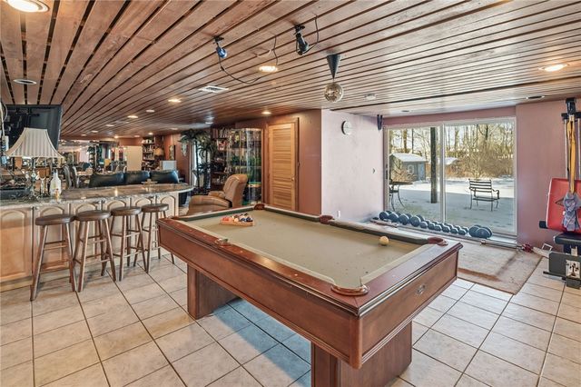 585 Meadow View Avenue, Warwick, RI 02889