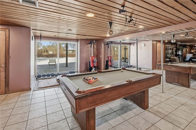 585 Meadow View Avenue, Warwick, RI 02889