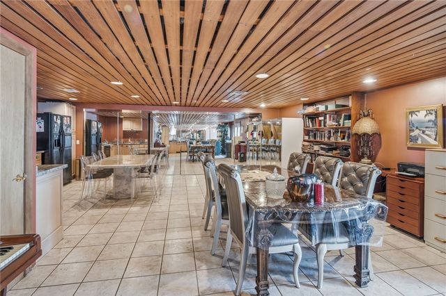 585 Meadow View Avenue, Warwick, RI 02889