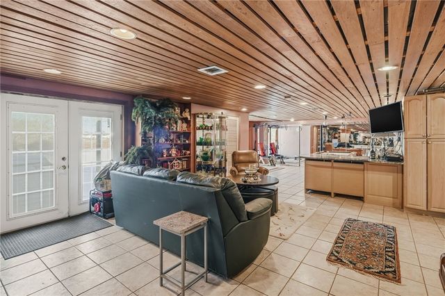 585 Meadow View Avenue, Warwick, RI 02889