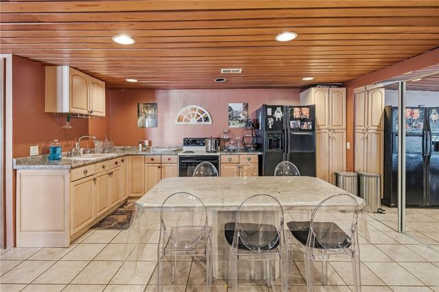 585 Meadow View Avenue, Warwick, RI 02889