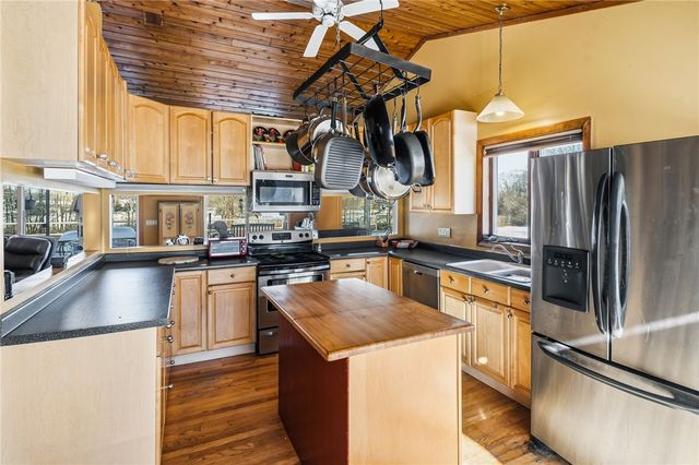 585 Meadow View Avenue, Warwick, RI 02889