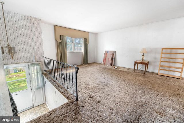 257 W LANDING RD, Blackwood, NJ 08012