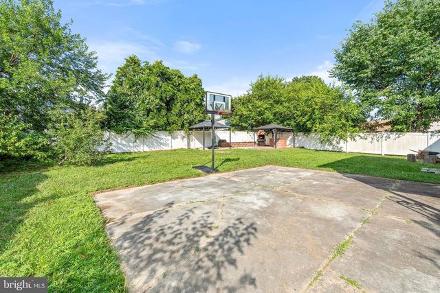 257 W LANDING RD, Blackwood, NJ 08012