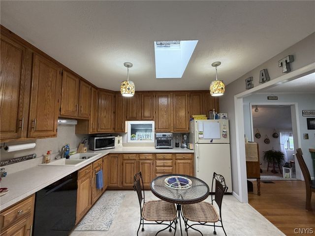 2 Scott Avenue, New Hartford, NY 13413
