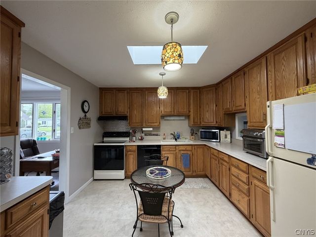 2 Scott Avenue, New Hartford, NY 13413