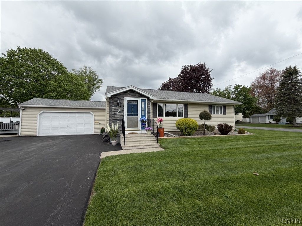 2 Scott Avenue, New Hartford, NY 13413