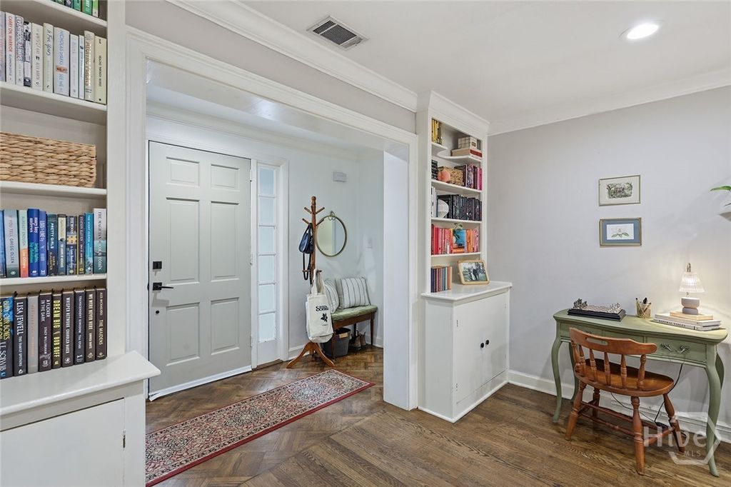 Image 13 of property listing at 1501 E 55th Street, Savannah, GA 31404