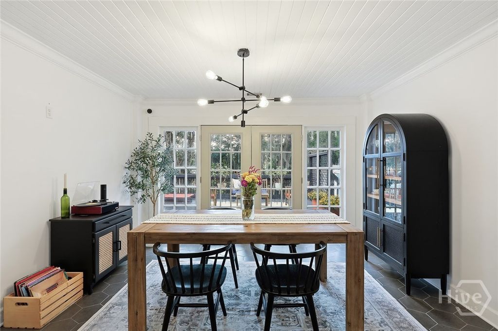 Image 14 of property listing at 1501 E 55th Street, Savannah, GA 31404