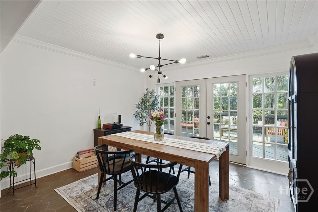 Image 16 of property listing at 1501 E 55th Street, Savannah, GA 31404