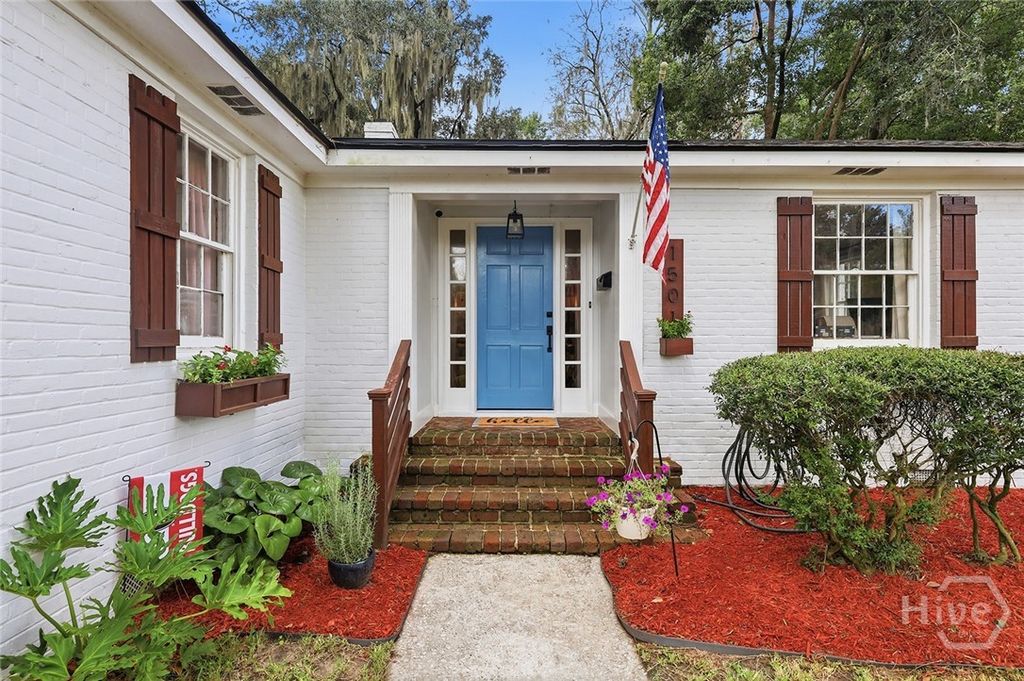 Image 2 of property listing at 1501 E 55th Street, Savannah, GA 31404