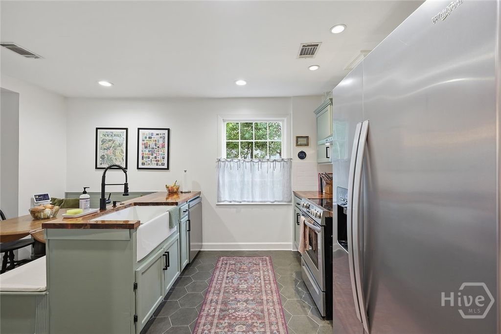 Image 20 of property listing at 1501 E 55th Street, Savannah, GA 31404