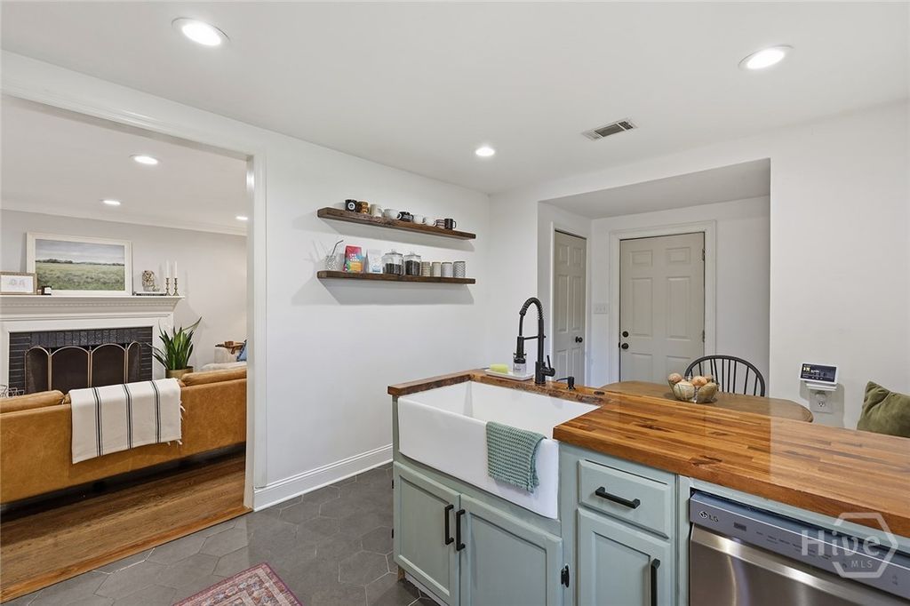Image 23 of property listing at 1501 E 55th Street, Savannah, GA 31404