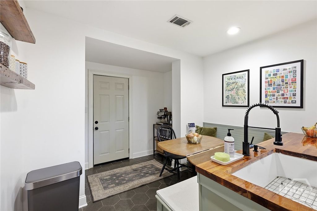 Image 24 of property listing at 1501 E 55th Street, Savannah, GA 31404