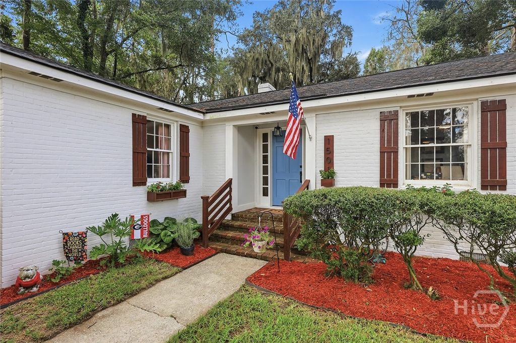Image 3 of property listing at 1501 E 55th Street, Savannah, GA 31404