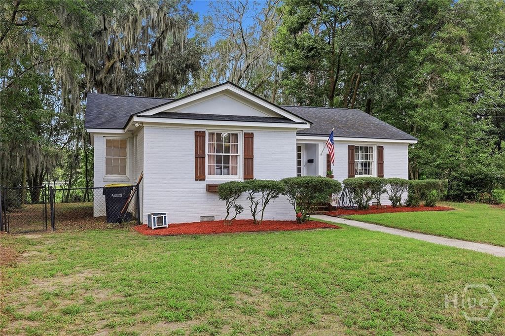 Image 5 of property listing at 1501 E 55th Street, Savannah, GA 31404