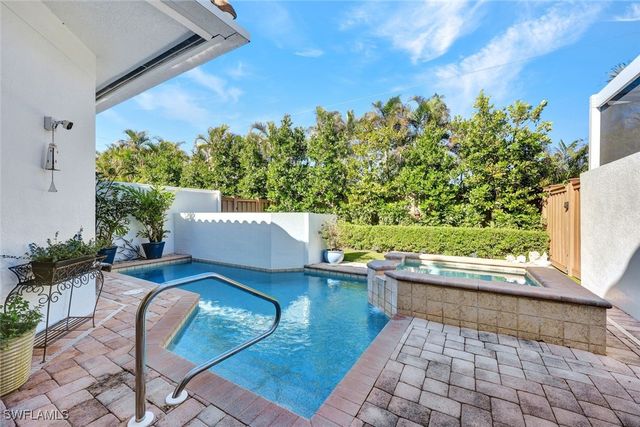 4819 W Boulevard CT 103, Naples, FL 34103