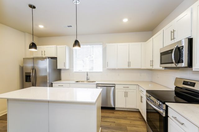 7003 Park Knoll Ln, Mount Juliet, TN 37122