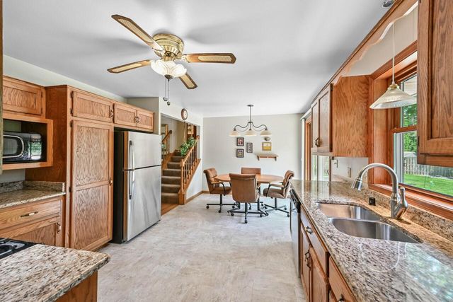 11115 W Drake LANE, Franklin, WI 53132