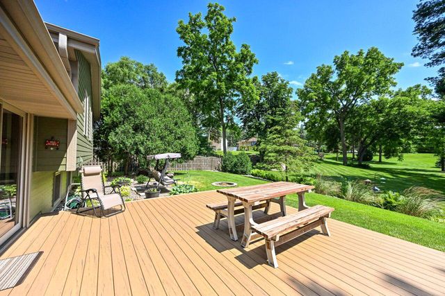 11115 W Drake LANE, Franklin, WI 53132