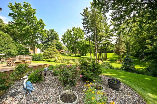 11115 W Drake LANE, Franklin, WI 53132