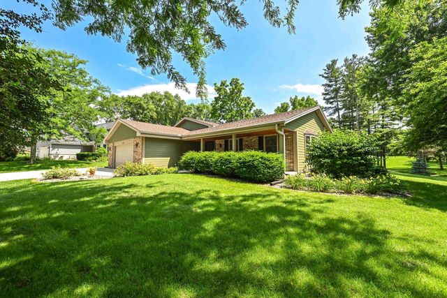 11115 W Drake LANE, Franklin, WI 53132