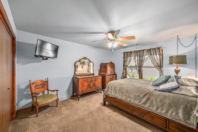 11115 W Drake LANE, Franklin, WI 53132