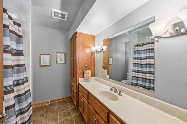 11115 W Drake LANE, Franklin, WI 53132
