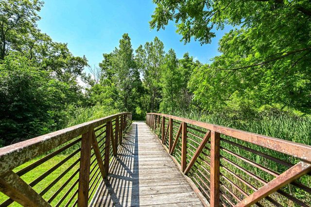 11115 W Drake LANE, Franklin, WI 53132