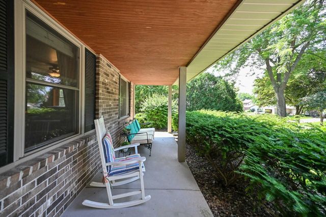 11115 W Drake LANE, Franklin, WI 53132