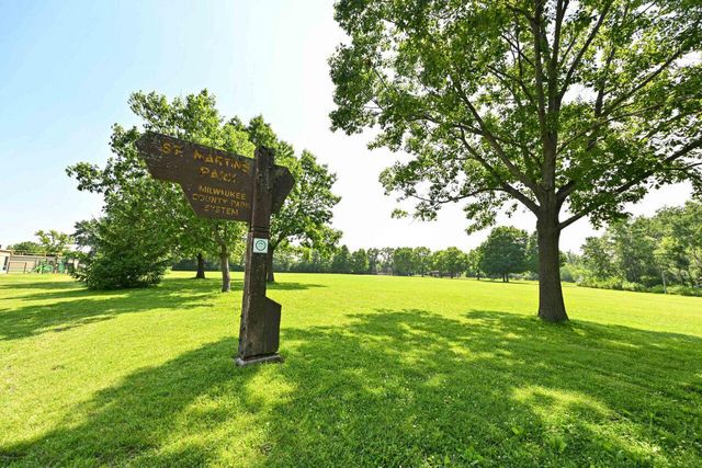 11115 W Drake LANE, Franklin, WI 53132