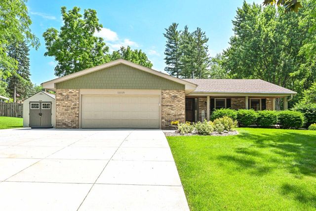 11115 W Drake LANE, Franklin, WI 53132