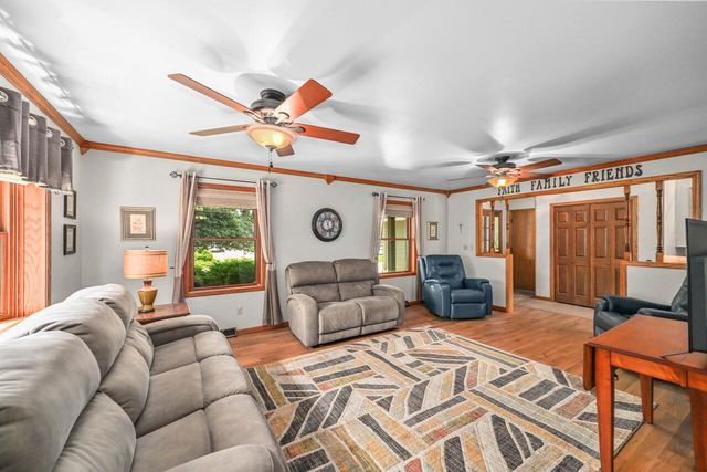 11115 W Drake LANE, Franklin, WI 53132