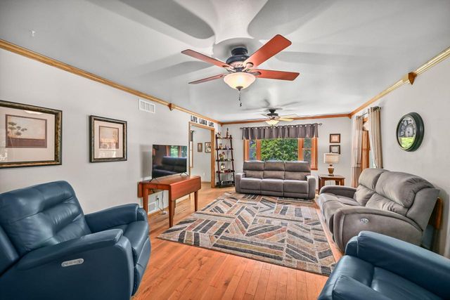 11115 W Drake LANE, Franklin, WI 53132