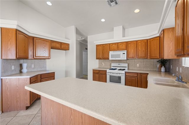 10088 N Acorn Drive, Kingman, AZ 86401