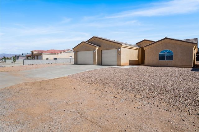 10088 N Acorn Drive, Kingman, AZ 86401