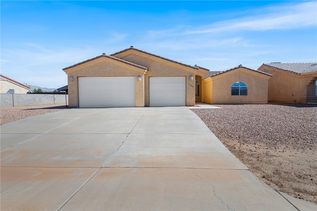 10088 N Acorn Drive, Kingman, AZ 86401