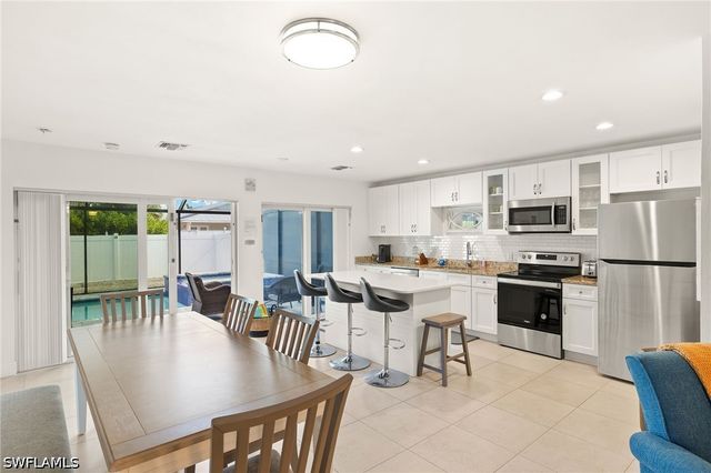 745 91st AVE N, Naples, FL 34108