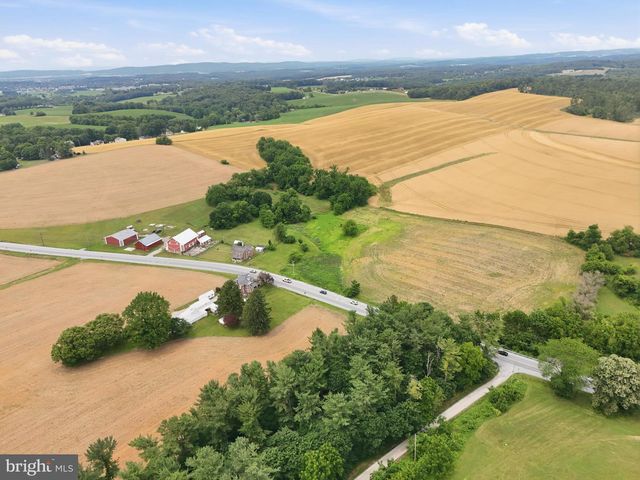 3055 BALTIMORE PIKE, Hanover, PA 17331
