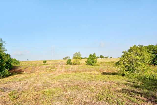 14512 Graef RD B, Creedmoor, TX 78610