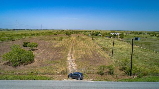 14512 Graef RD B, Creedmoor, TX 78610