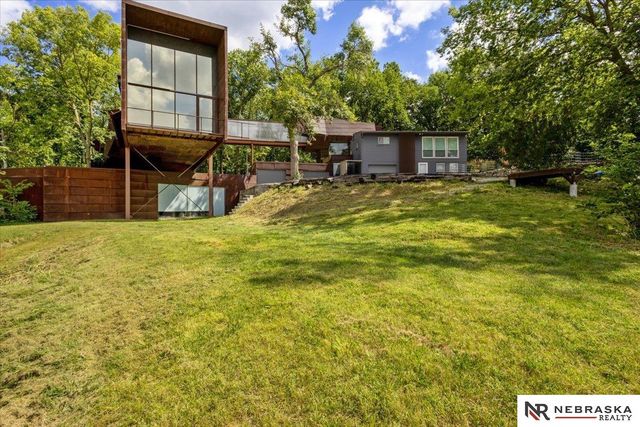 5550 McKinley Street, Omaha, NE 68152