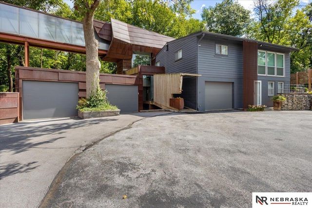 5550 McKinley Street, Omaha, NE 68152