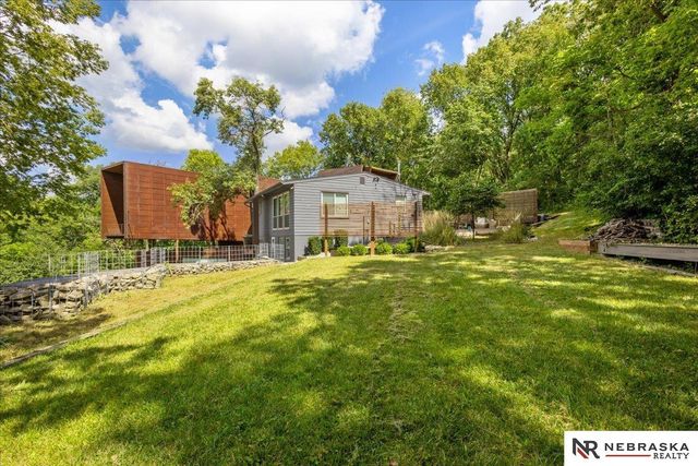 5550 McKinley Street, Omaha, NE 68152