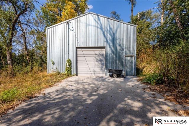 5550 McKinley Street, Omaha, NE 68152