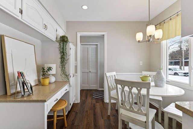 15760 Tonkawood Drive, Minnetonka, MN 55345