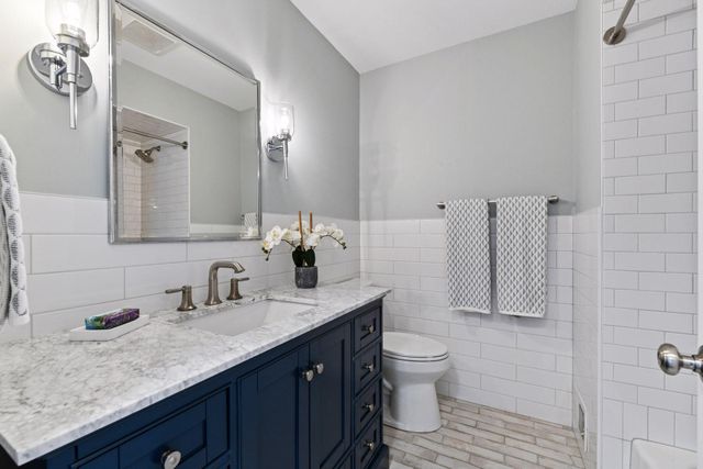 15760 Tonkawood Drive, Minnetonka, MN 55345