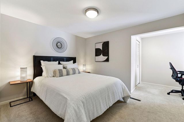 15760 Tonkawood Drive, Minnetonka, MN 55345