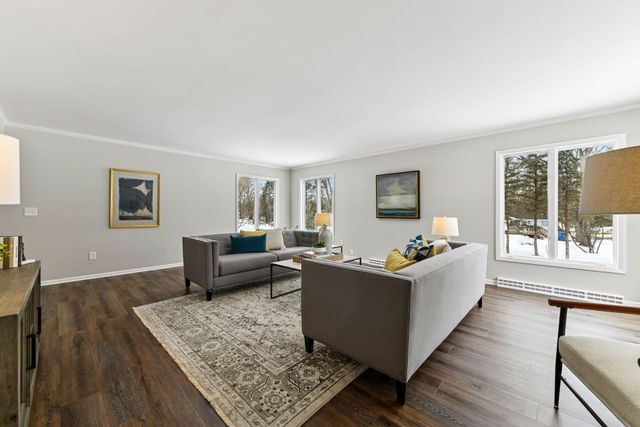 15760 Tonkawood Drive, Minnetonka, MN 55345